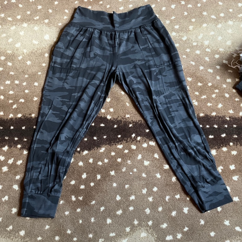 Athleta Black Salutation Camo Jogger